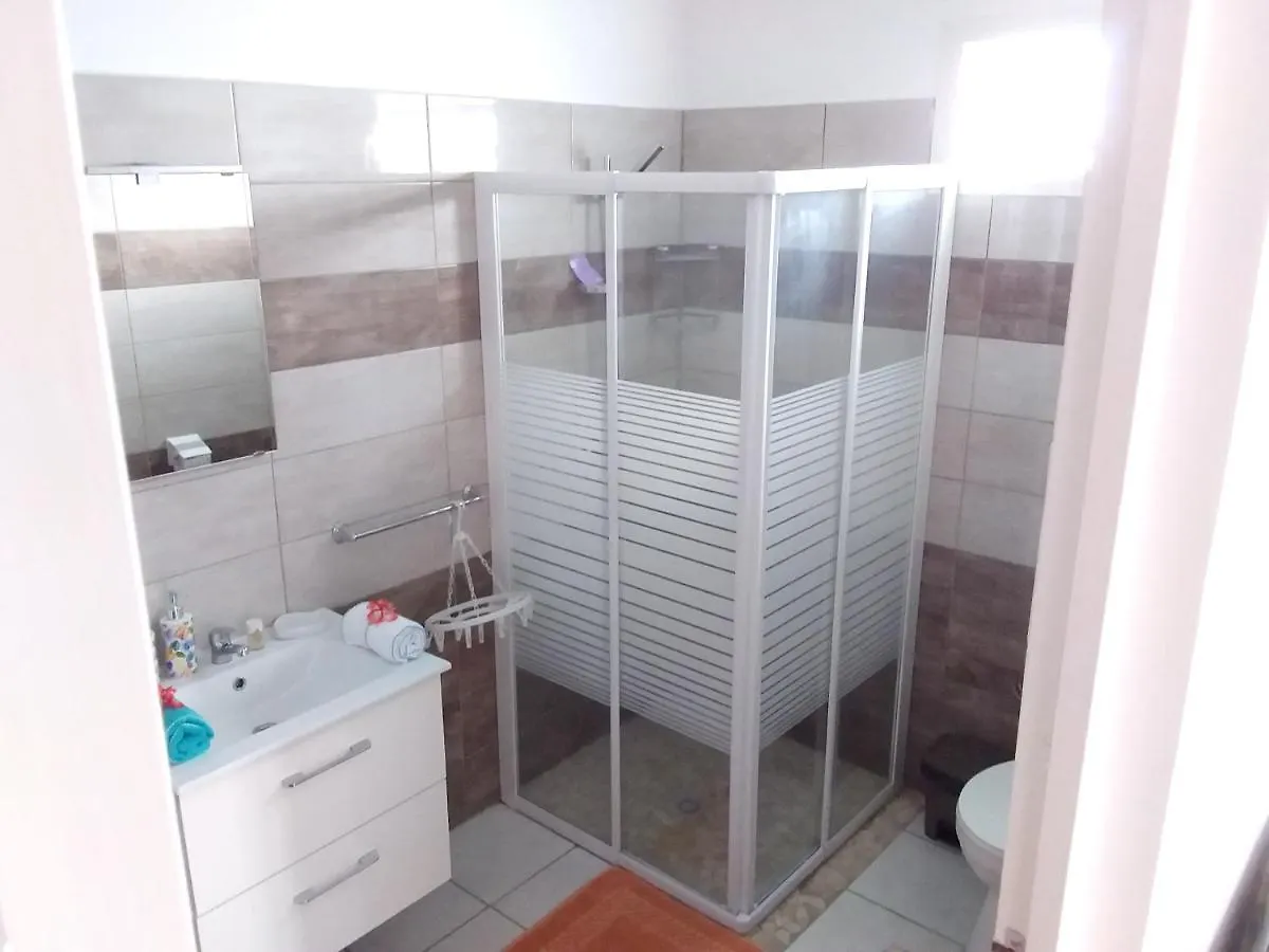 Chaleureuse Maison Au Moule Avec Piscine Partagee Le Moule Semesterbostad