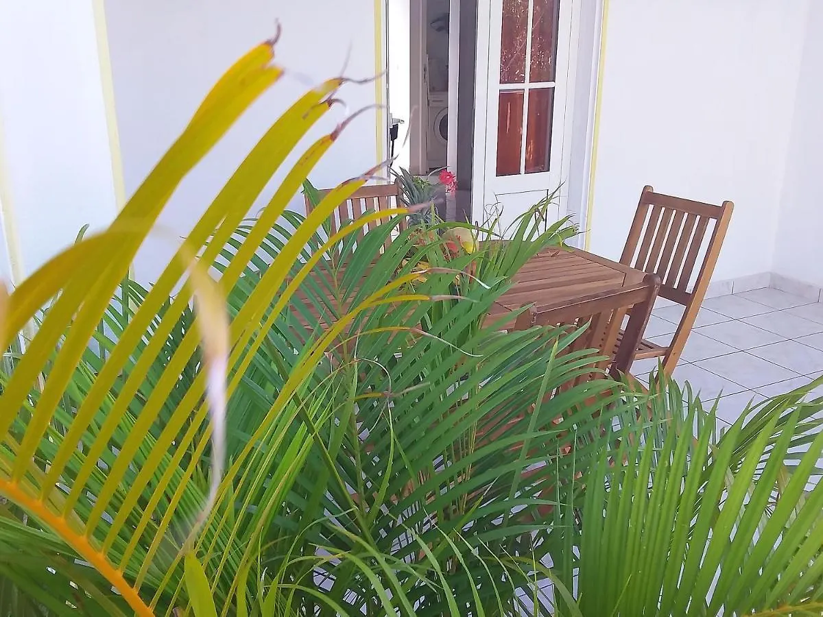 Chaleureuse Maison Au Moule Avec Piscine Partagee Le Moule