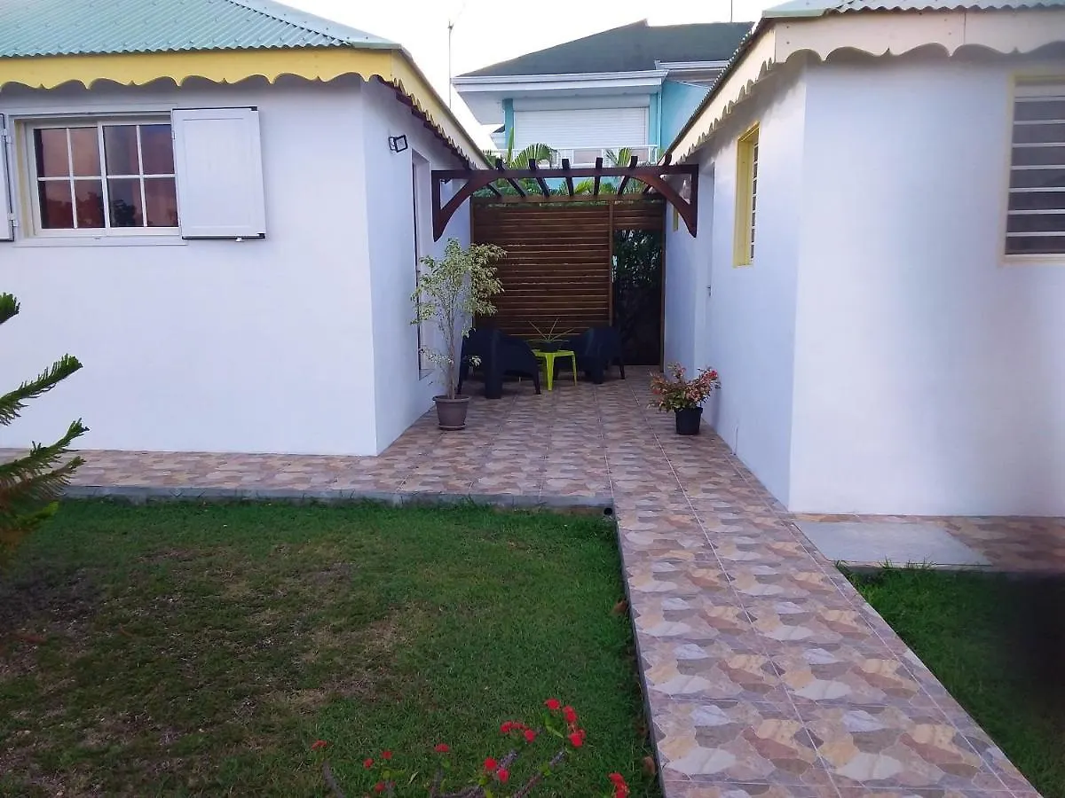 Chaleureuse Maison Au Moule Avec Piscine Partagee Le Moule 0*,  Guadeloupe
