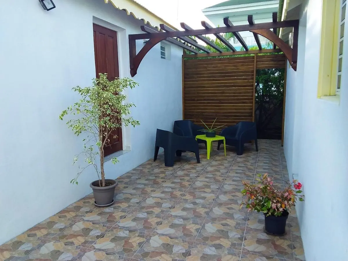 Chaleureuse Maison Au Moule Avec Piscine Partagee Le Moule Semesterbostad